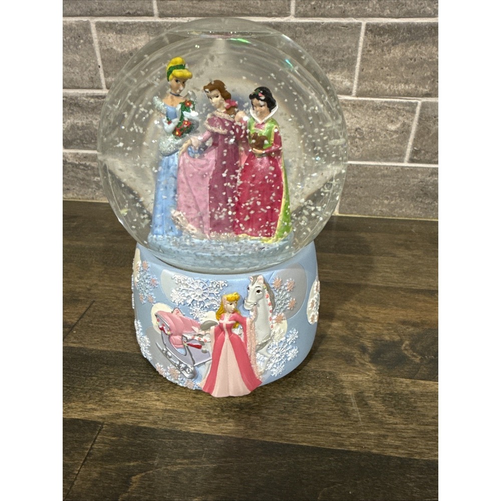 Enesco Disney Princess Musical Snow Globe Plays "Skaters Waltz" Cinderella
